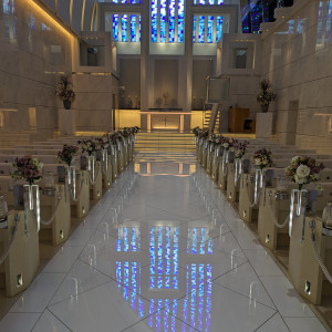 ブルーチャペルです。床に反射して綺麗です！|698911さんのノートルダム神戸の写真(2109092)