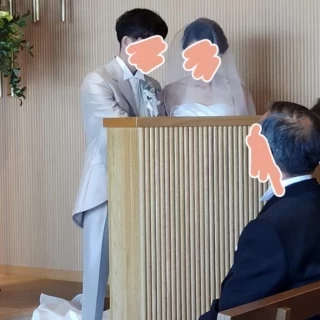 結婚証明書のタイルをはめ込んでます