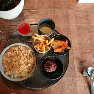 お子様（未就学児）用のプレートもお子様大喜びで食べてました！