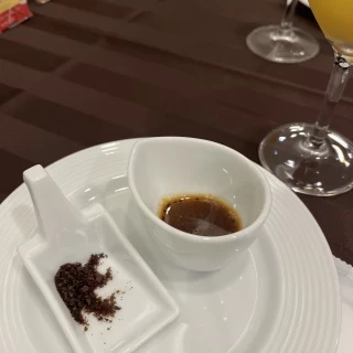 メイン料理にかけるソースは2種類あります