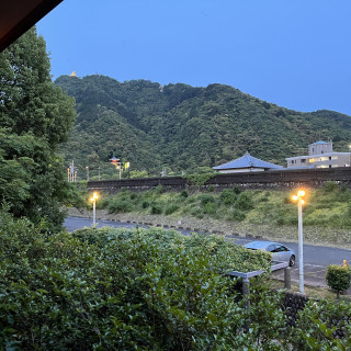 会場から金華山、長良川、岐阜城を一望できます