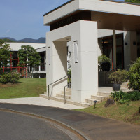 季節によってはつつじがきれいに咲いております