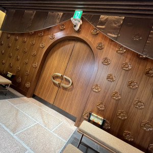挙式会場の入退場扉|700044さんのホテル椿山荘東京の写真(2117474)