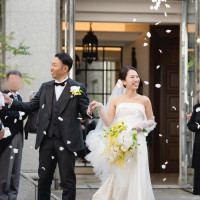 チャペルの目の前の広場でフラワーシャワーです！