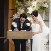 挙式中の結婚証明書は、愛犬の肉球印入りのものを用意しました