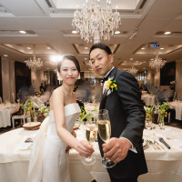 高砂乾杯ショットです。シャンデリアも入れて撮影くださりました
