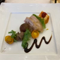 お肉料理です。おいしい。