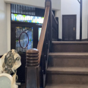 階段とウェルカムボード|700175さんの旧石丸邸 GARDEN TERRACE HIROO（旧：ラッセンブリ広尾）の写真(2118467)