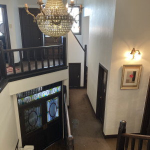 特徴的な階段と玄関ホール|700175さんの旧石丸邸 GARDEN TERRACE HIROO（旧：ラッセンブリ広尾）の写真(2118491)
