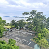 駐車場と海の景色です。