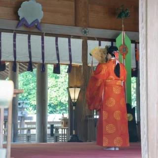 巫女の舞