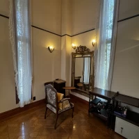 新婦控室。元々牧師さんが書斎として利用していた場所。