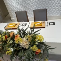 新郎新婦が着席する席。