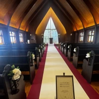 もともと教会として使われていた場所を挙式場として使用できる。