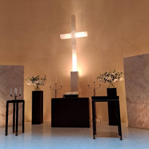 暖かい照明の落ち着いた雰囲気のチャペル。|700498さんの北山ル・アンジェ教会の写真(2121161)