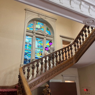 貴賓館の階段のステンドグラスがとても素敵です！