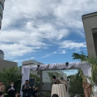 青空の広がるチャペル