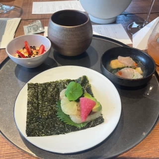 前菜です。自分で手巻きにして食べる楽しさもありました。