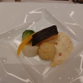 サーモンのポワレ焼きリゾット