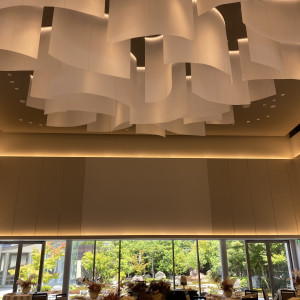 披露宴の天井が美濃和紙をイメージして作られていて素敵でした。|700883さんの岐阜モノリスの写真(2123528)