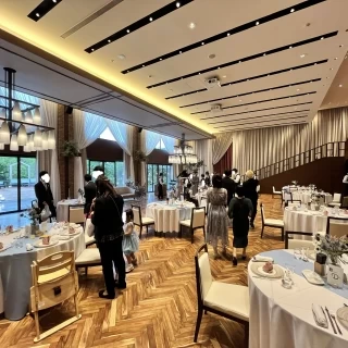 披露宴会場(100人まで入ります)