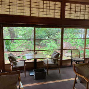 小さな庭の見える待合室です|700943さんのガーデンレストラン徳川園の写真(2129544)