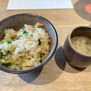 新郎新婦がよそってくれる釜飯がとても美味しかった