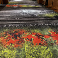 ロビーの絨毯は四季を表している