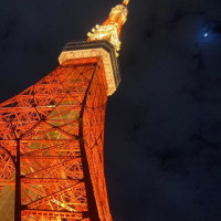 夜のライトアップされた東京タワー