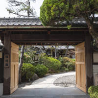入り口の門