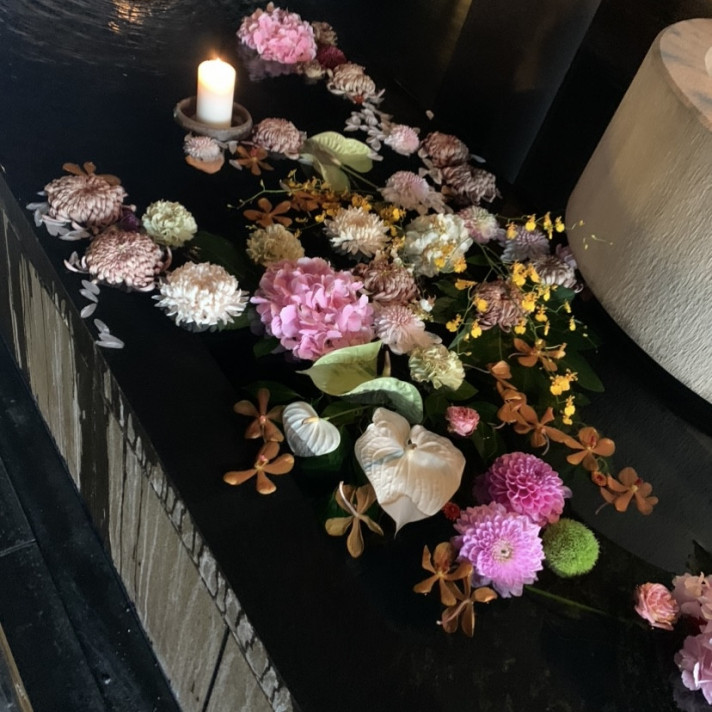 入ってすぐにお花が迎えてくれました。