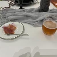 ビールを飲みながらの試食。