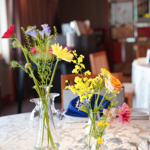 カラフルな装花にしていただきました|702547さんのKOTOWA 鎌倉 鶴ヶ岡会館（コトワ 鎌倉 鶴ヶ岡会館）の写真(2184356)