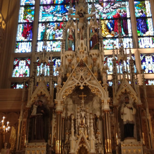 大聖堂のステンドグラス|702739さんのノートルダム マリノアの写真(2137069)