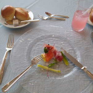 前菜の途中から焼き立てパン出てきます|702843さんのマリエール広島の写真(2142487)