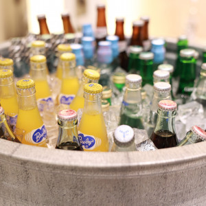ウェルカムドリンクは瓶に。自分たちも控え室で飲めました！|702925さんのブルーミントンヒルの写真(2356546)