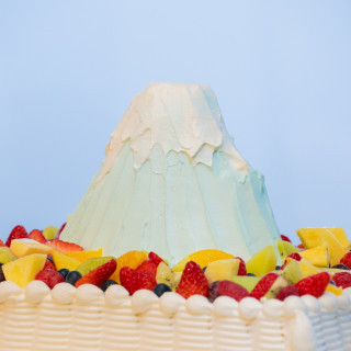 富士山をモデルにしたケーキ
