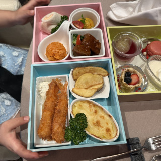 子どもの料理もとっても豪華で可愛くて美味しそうでした！