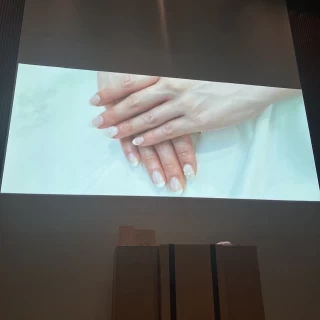 チャペルのスクリーン上で上映も可能です。