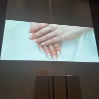 チャペルのスクリーン上で上映も可能です。