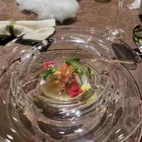 有名な中華料理店のコース。点心のブッフェもつけられます。