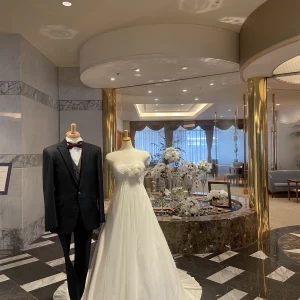 ブライダルサロン前にはお衣装がディスプレイされていました。|703576さんのJR HOTEL CLEMENT TAKAMATSU（JRホテルクレメント高松）の写真(2164886)