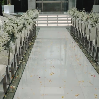 フラワーシャワー後の挙式会場