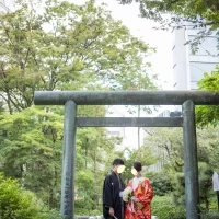 庭園の中の鳥居で写真を撮っていただきました