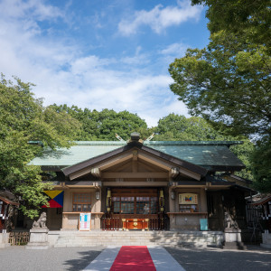 東郷神社は挙式当日は自分達のために赤絨毯がひかれます|703953さんの東郷神社／原宿 東郷記念館の写真(2290371)