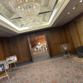 1番大きい披露宴会場の入口に小さい部屋があります