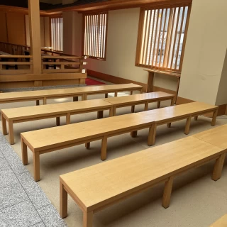 やぐらの前