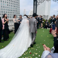 フラワーシャワーで華やかな演出になります