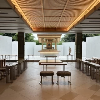 挙式会場の儀式殿。曇りの日でもとても明るい
