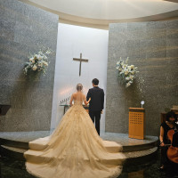 挙式会場での新郎新婦